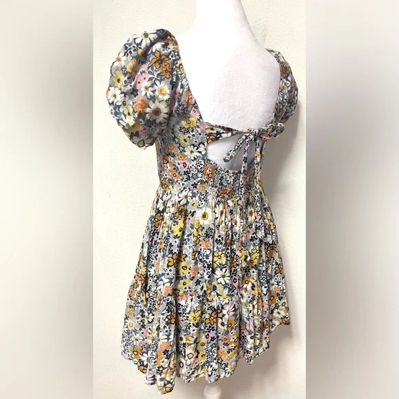 American Eagle Floral Backless Mini Dress 
Boho Minimalist Summer 
Size Small - Picture 4 of 7